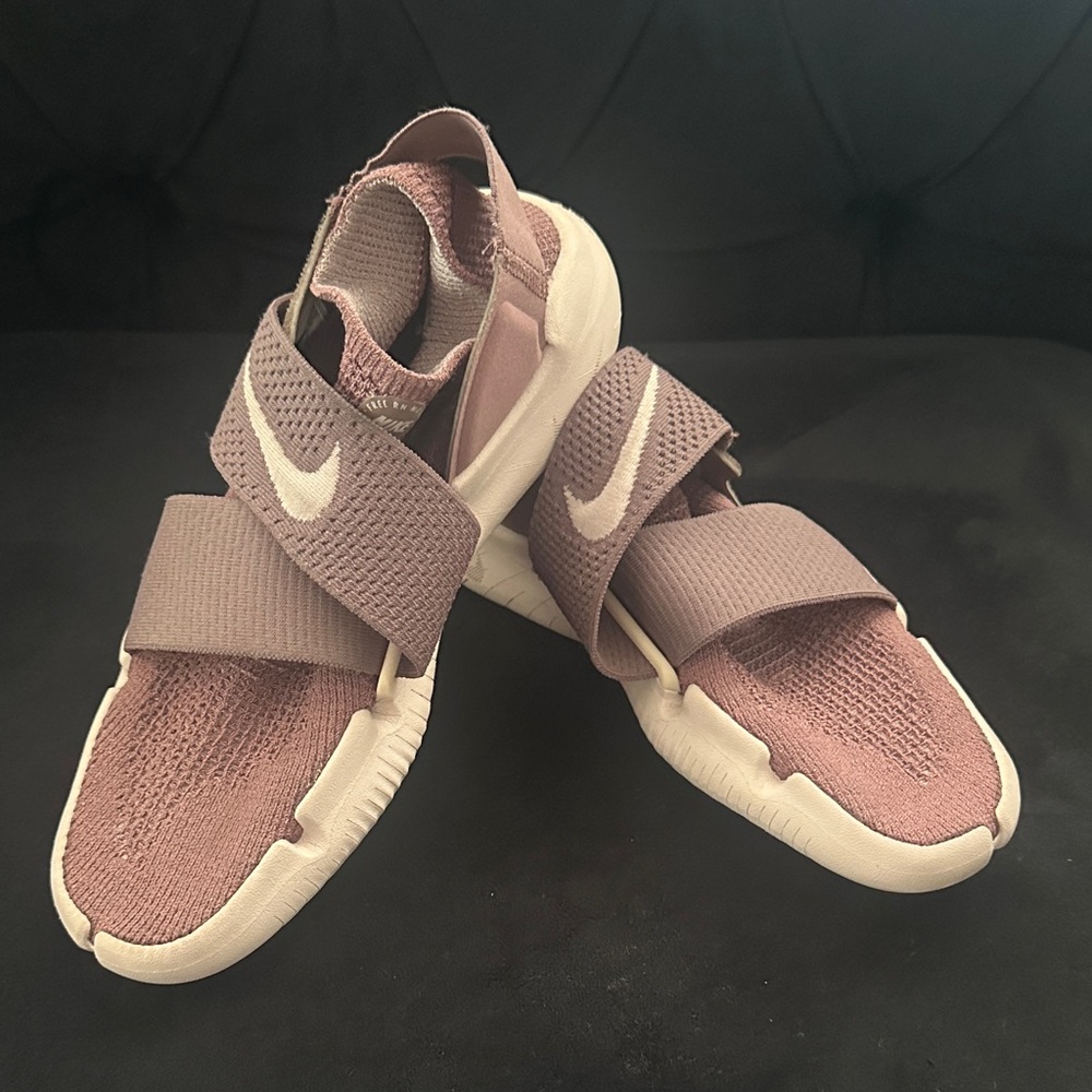 Nike FREE RN MOTION Women's Mauve Athletic Shoes